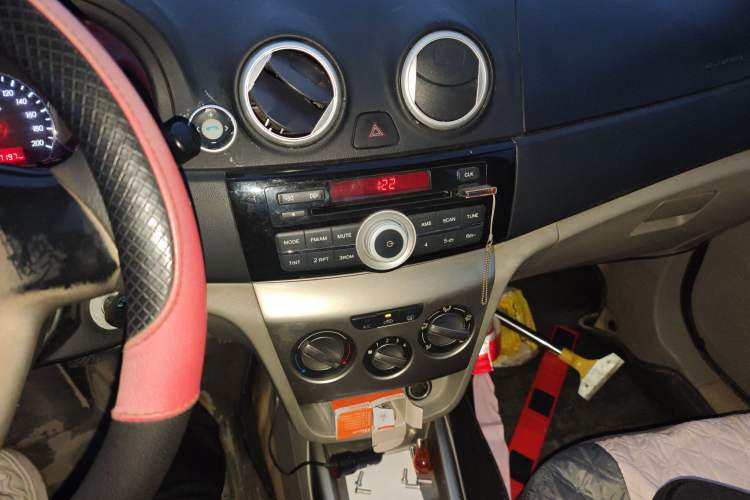 Used CHANGAN Alsvin V3 2012 1.3L Manual Luxury Version China IV Standard Audio And AC Panel