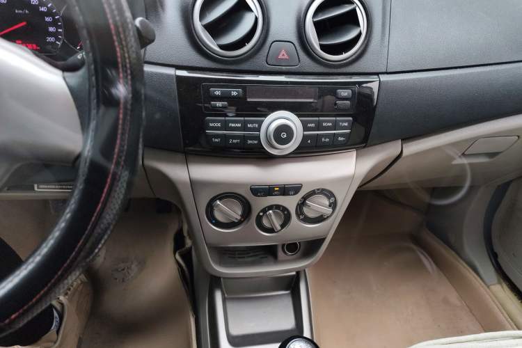 Used CHANGAN Alsvin V3 2012 1.3L Manual Comfort Version China IV Standard Audio And AC Panel