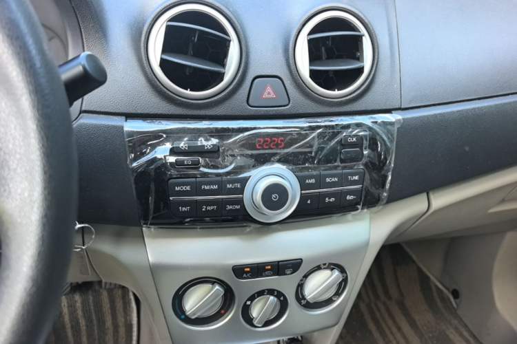 Used CHANGAN Alsvin V3 2012 1.3L Manual Comfort Version China IV Standard Audio And AC Panel