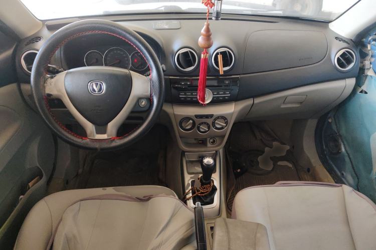 Used CHANGAN Alsvin V3 2012 1.3L Manual Luxury Version China IV Standard Center Console