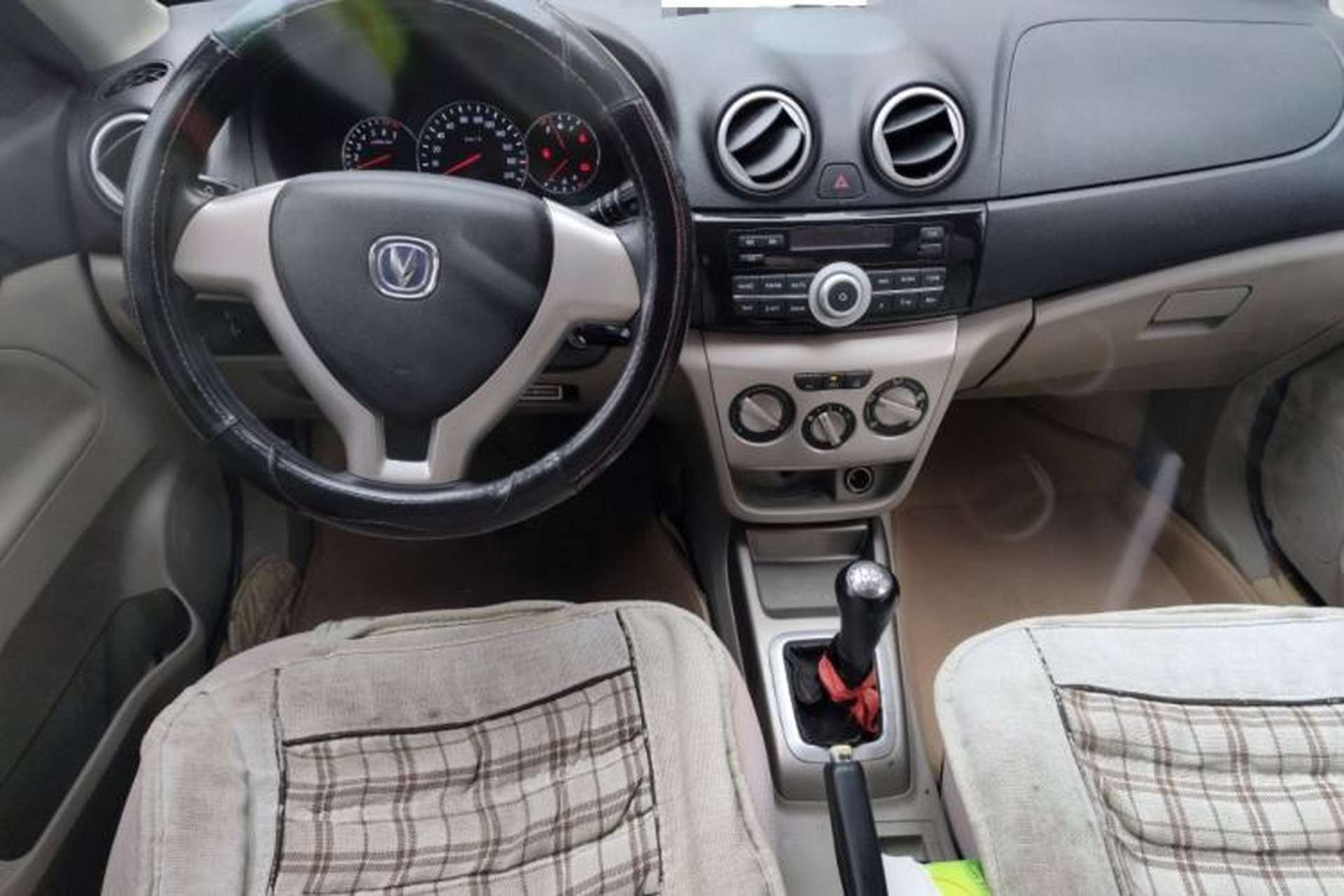 Used CHANGAN Alsvin V3 2012 1.3L Manual Comfort Version China IV Standard Center Console