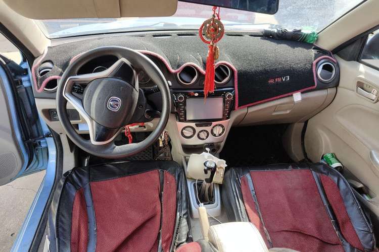Used CHANGAN Alsvin V3 2012 1.3L Manual Comfort Version China IV Standard Center Console