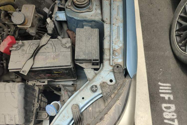 Used CHANGAN Alsvin V3 2012 1.3L Manual Comfort Version China IV Standard Engine Bay Left