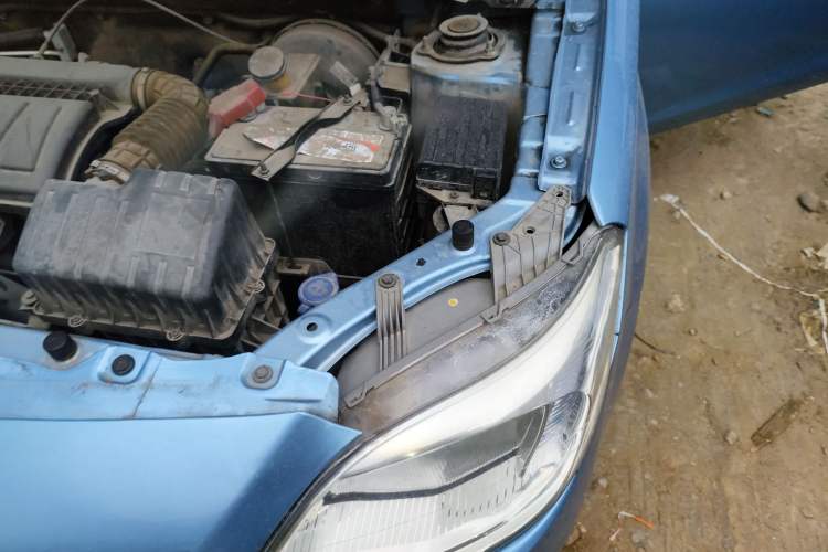 Used CHANGAN Alsvin V3 2012 1.3L Manual Comfort Version China IV Standard Engine Bay Left