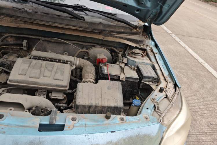 Used CHANGAN Alsvin V3 2012 1.3L Manual Luxury Version China IV Standard Engine Bay Left