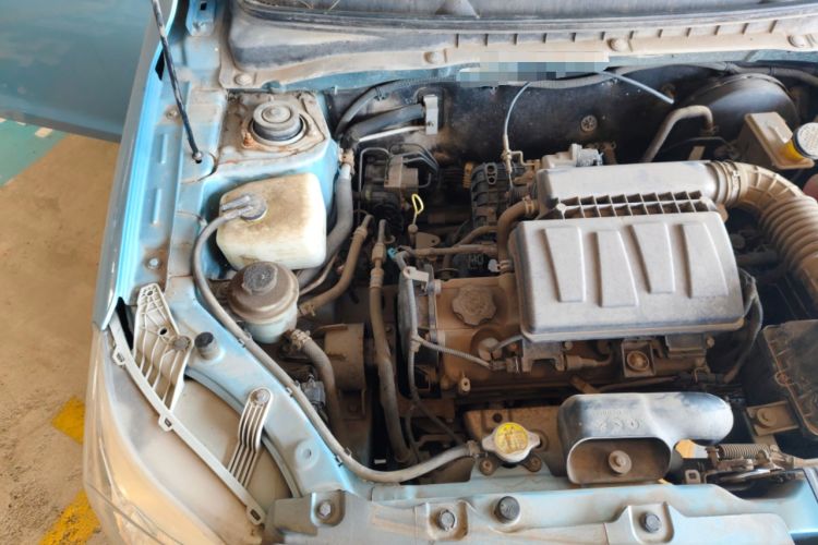 Used CHANGAN Alsvin V3 2012 1.3L Manual Luxury Version China IV Standard Engine Bay Right