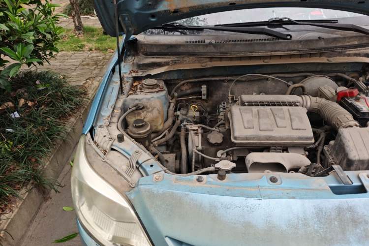 Used CHANGAN Alsvin V3 2012 1.3L Manual Luxury Version China IV Standard Engine Bay Right