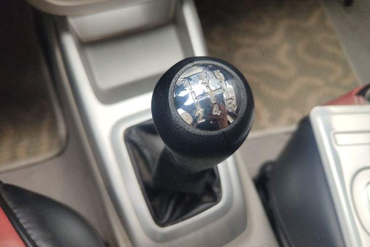 Used CHANGAN Alsvin V3 2012 1.3L Manual Comfort Version China IV Standard Gear Lever