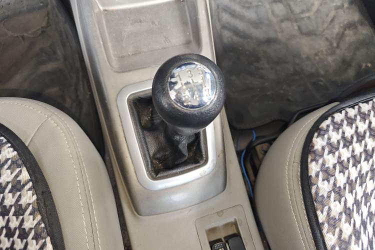 Used CHANGAN Alsvin V3 2012 1.3L Manual Comfort Version China IV Standard Gear Lever