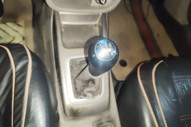 Used CHANGAN Alsvin V3 2012 1.3L Manual Comfort Version China IV Standard Gear Lever
