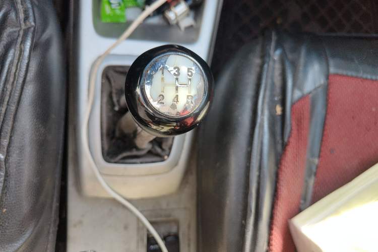 Used CHANGAN Alsvin V3 2012 1.3L Manual Comfort Version China IV Standard Gear Lever