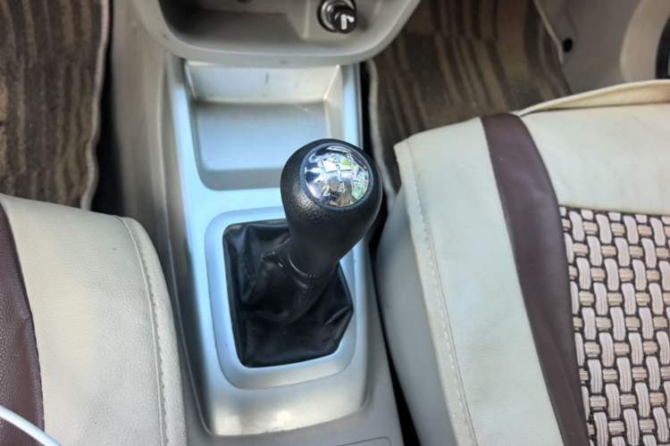 Used CHANGAN Alsvin V3 2012 1.3L Manual Comfort Version China IV Standard Gear Lever