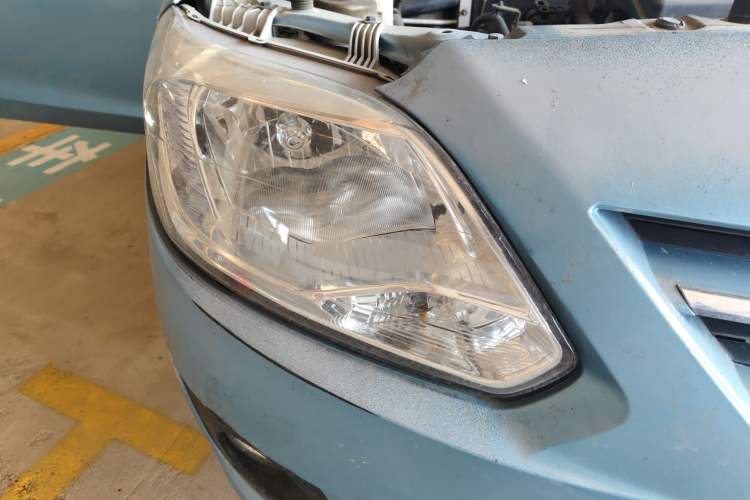 Used CHANGAN Alsvin V3 2012 1.3L Manual Luxury Version China IV Standard Right Front Headlight