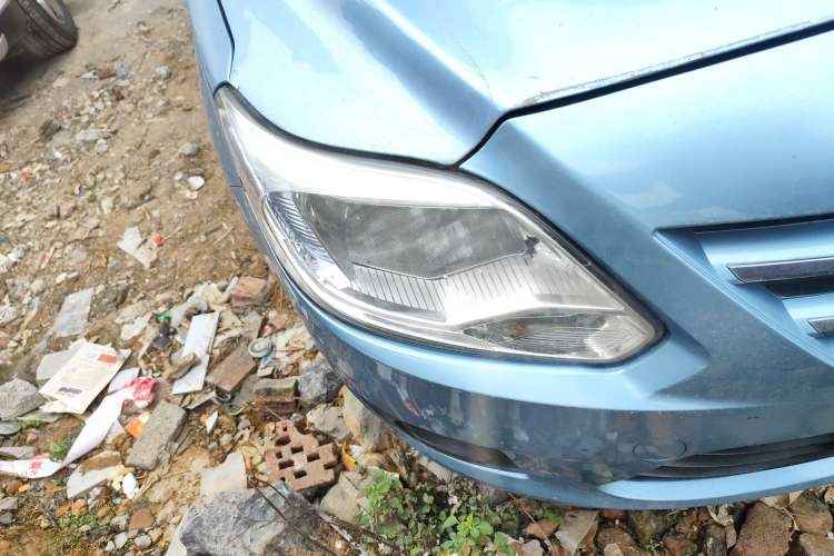Used CHANGAN Alsvin V3 2012 1.3L Manual Comfort Version China IV Standard Right Front Headlight