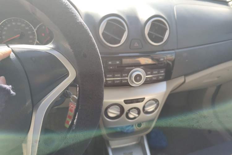 Used CHANGAN Alsvin V3 2012 1.3L Manual Comfort Version China IV Standard Audio And AC Panel