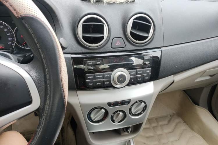 Used CHANGAN Alsvin V3 2012 1.3L Manual Comfort Version China IV Standard Audio And AC Panel