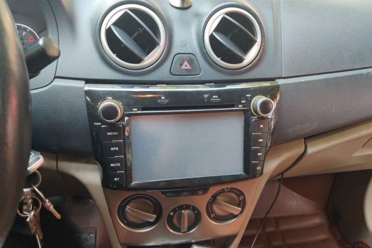Used CHANGAN Alsvin V3 2012 1.3L Manual Comfort Version China IV Standard Audio And AC Panel