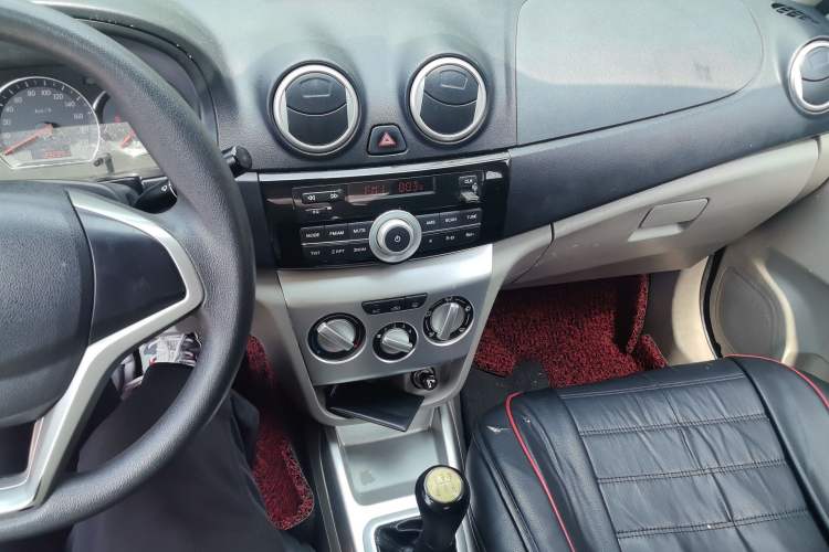 Used CHANGAN Alsvin V3 2012 1.3L Manual Comfort Version China IV Standard Audio And AC Panel