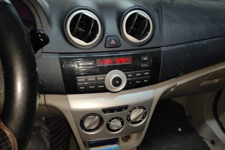 Used CHANGAN Alsvin V3 2012 1.3L Manual Comfort Version China IV Standard Audio And AC Panel