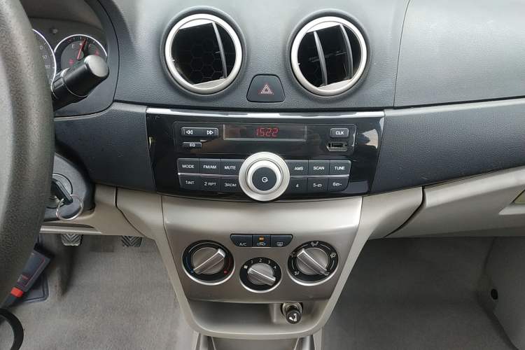 Used CHANGAN Alsvin V3 2012 1.3L Manual Comfort Version China IV Standard Audio And AC Panel