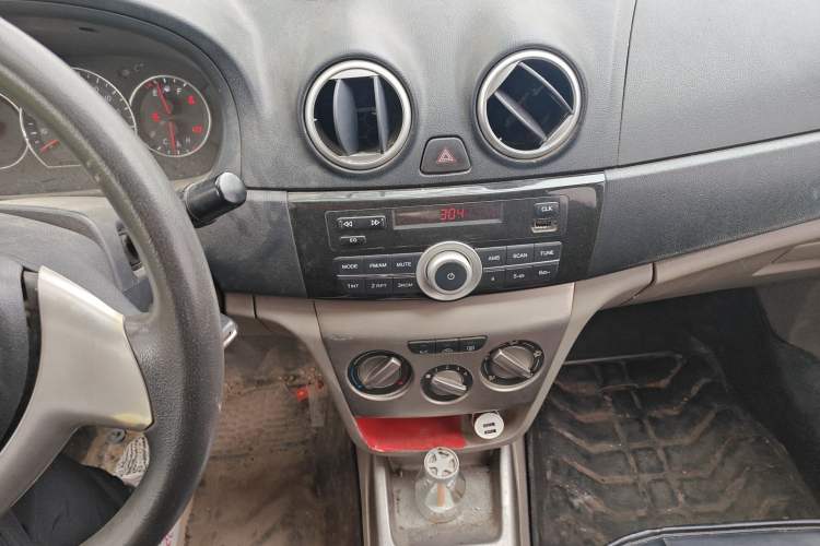 Used CHANGAN Alsvin V3 2012 1.3L Manual Comfort Version China IV Standard Audio And AC Panel