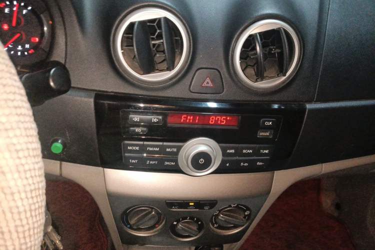 Used CHANGAN Alsvin V3 2012 1.3L Manual Comfort Version China IV Standard Audio And AC Panel