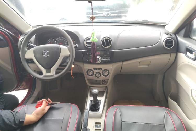 Used CHANGAN Alsvin V3 2012 1.3L Manual Comfort Version China IV Standard Center Console