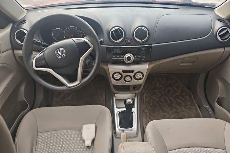 Used CHANGAN Alsvin V3 2012 1.3L Manual Comfort Version China IV Standard Center Console