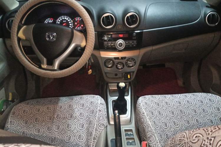 Used CHANGAN Alsvin V3 2012 1.3L Manual Comfort Version China IV Standard Center Console