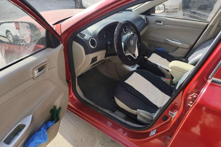 Used CHANGAN Alsvin V3 2012 1.3L Manual Comfort Version China IV Standard Driver Seat