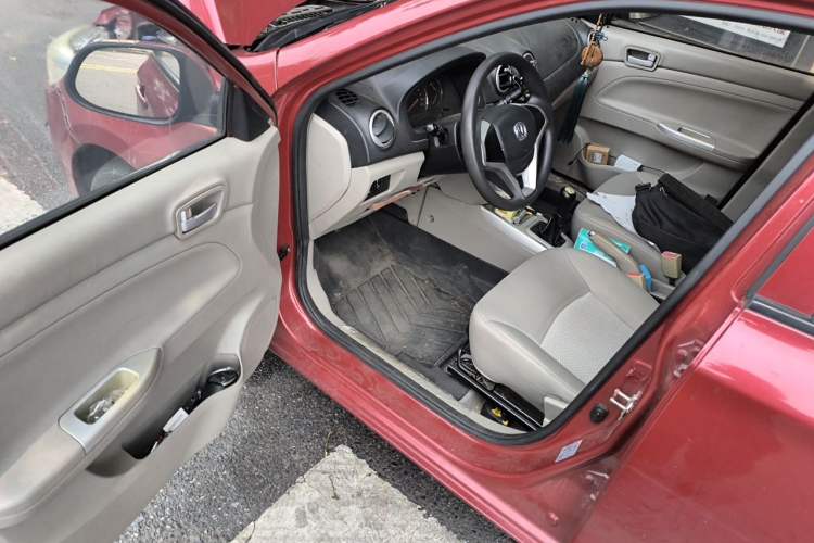 Used CHANGAN Alsvin V3 2012 1.3L Manual Luxury Version China IV Standard Driver Seat