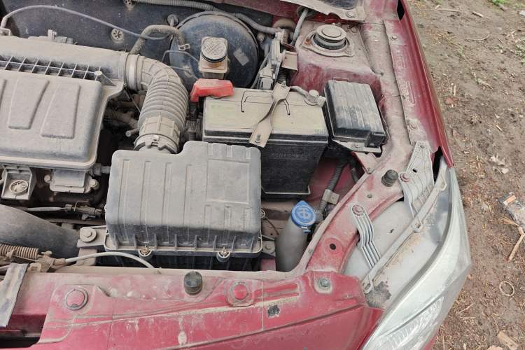 Used CHANGAN Alsvin V3 2012 1.3L Manual Comfort Version China IV Standard Engine Bay Left
