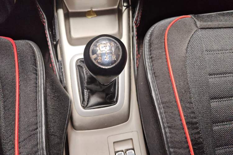 Used CHANGAN Alsvin V3 2012 1.3L Manual Luxury Version China IV Standard Gear Lever