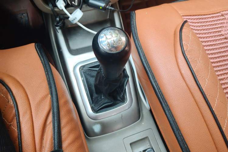 Used CHANGAN Alsvin V3 2012 1.3L Manual Comfort Version China IV Standard Gear Lever