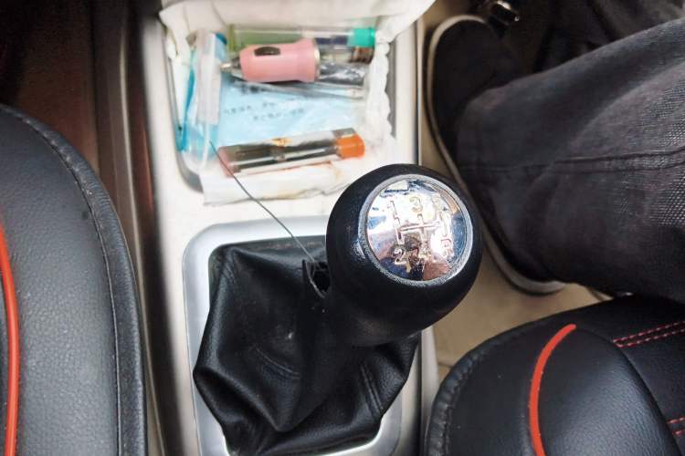 Used CHANGAN Alsvin V3 2012 1.3L Manual Comfort Version China IV Standard Gear Lever