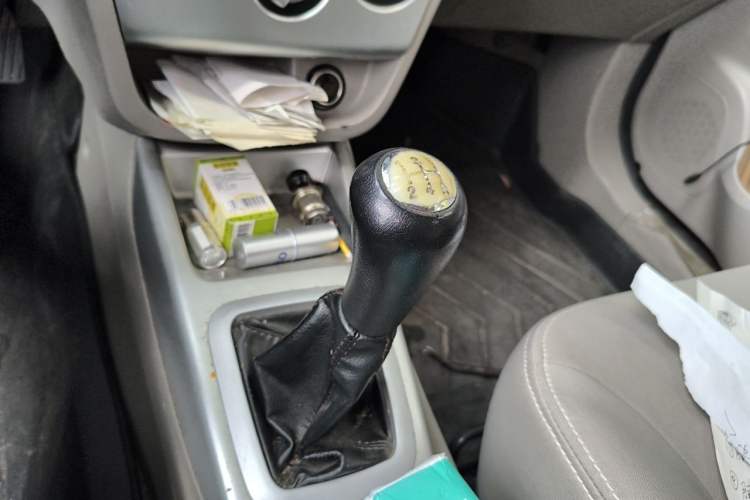 Used CHANGAN Alsvin V3 2012 1.3L Manual Luxury Version China IV Standard Gear Lever