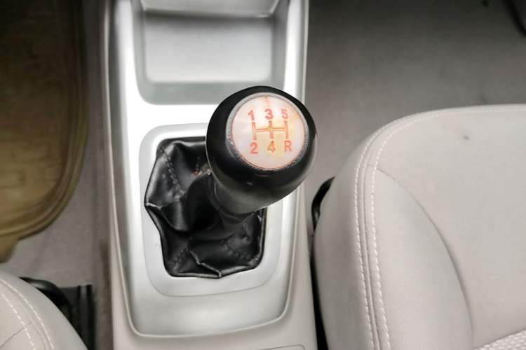 Used CHANGAN Alsvin V3 2012 1.3L Manual Comfort Version China IV Standard Gear Lever