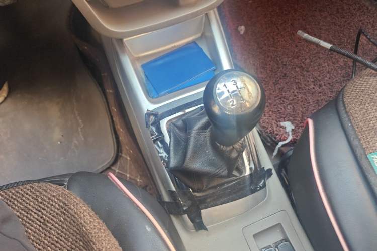 Used CHANGAN Alsvin V3 2012 1.3L Manual Comfort Version China IV Standard Gear Lever