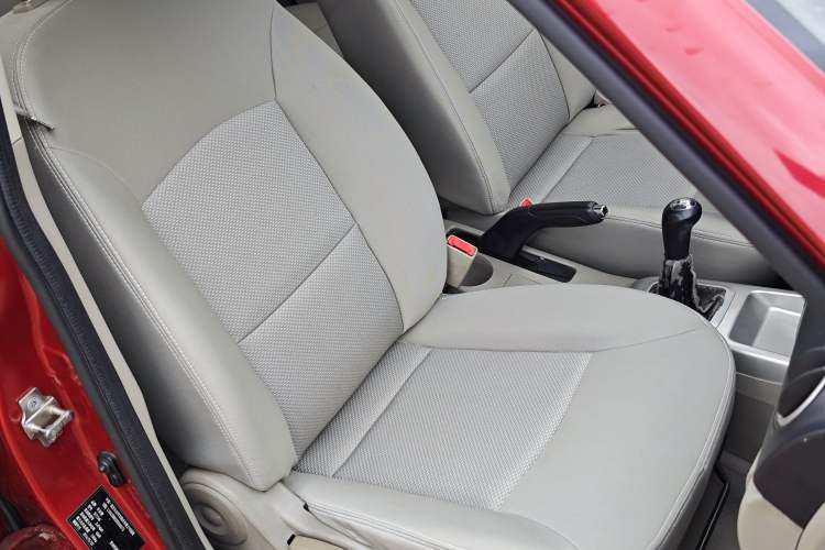Used CHANGAN Alsvin V3 2012 1.3L Manual Comfort Version China IV Standard Interior 1