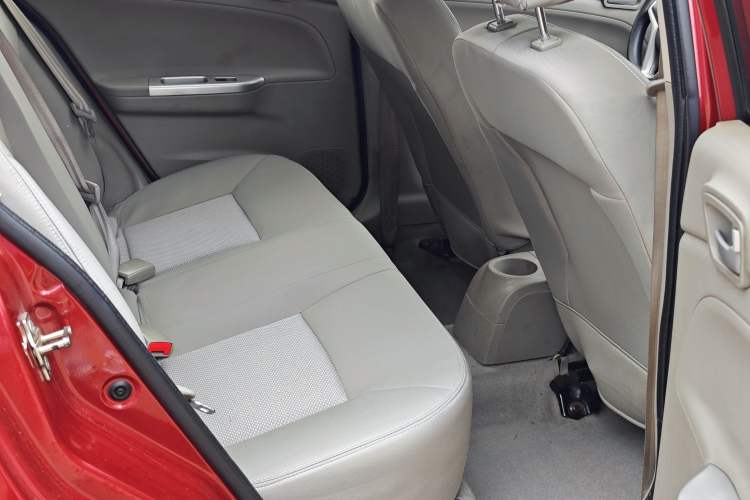 Used CHANGAN Alsvin V3 2012 1.3L Manual Comfort Version China IV Standard Interior 3