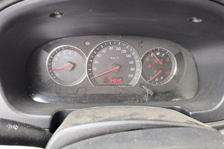 Used CHANGAN Alsvin V3 2012 1.3L Manual Luxury Version China IV Standard Odometer Close Up
