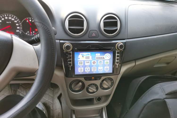 Used CHANGAN Alsvin V3 2012 1.3L Manual Luxury Version China IV Standard Audio And AC Panel