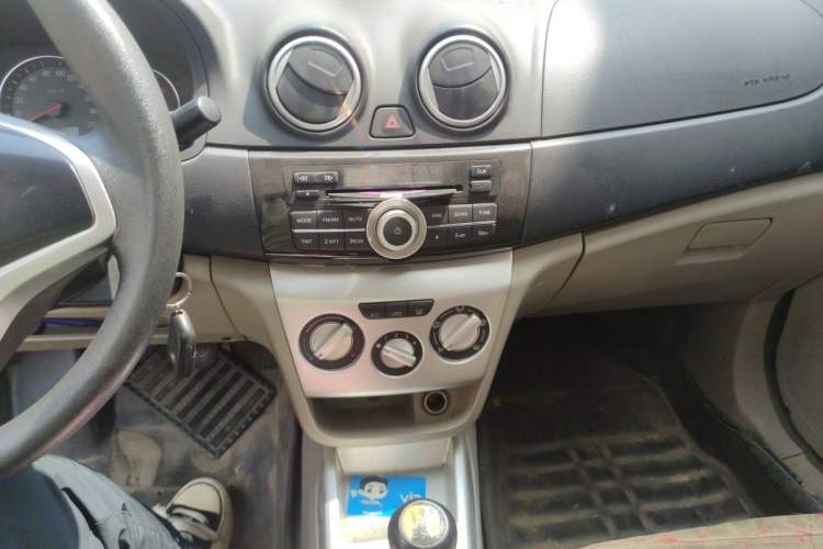 Used CHANGAN Alsvin V3 2012 1.3L Manual Luxury Version China V Standard Audio And AC Panel