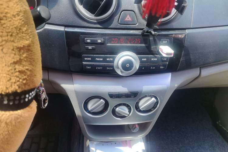 Used CHANGAN Alsvin V3 2012 1.3L Manual Comfort Version China IV Standard Audio And AC Panel