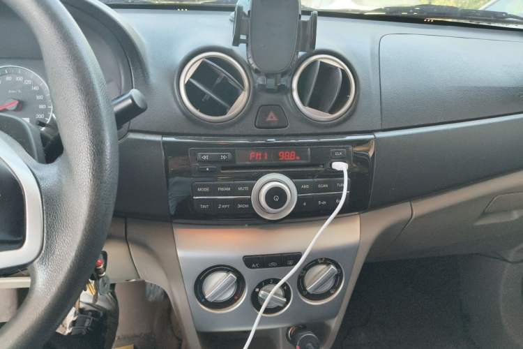 Used CHANGAN Alsvin V3 2012 1.3L Manual Comfort Version China IV Standard Audio And AC Panel