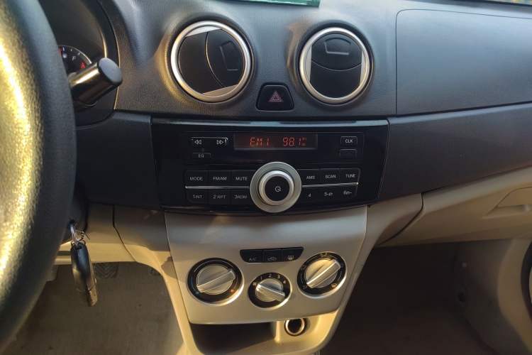 Used CHANGAN Alsvin V3 2012 1.3L Manual Comfort Version China IV Standard Audio And AC Panel