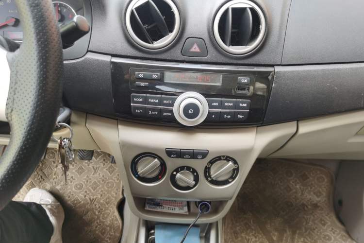 Used CHANGAN Alsvin V3 2012 1.3L Manual Comfort Version China IV Standard Audio And AC Panel