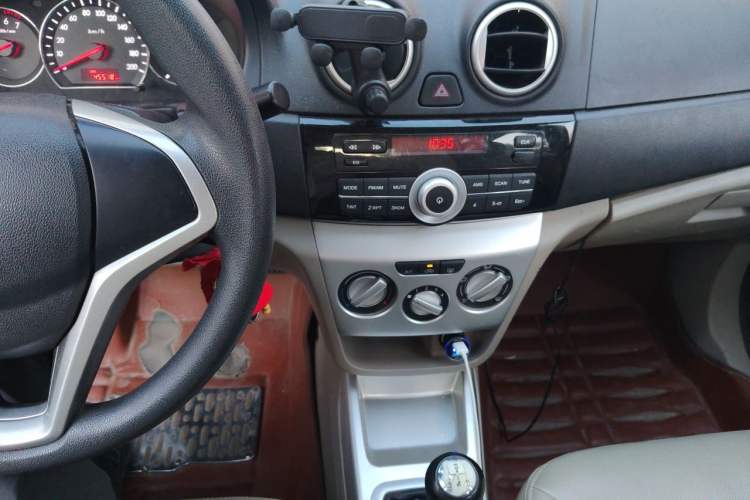 Used CHANGAN Alsvin V3 2012 1.3L Manual Comfort Version China V Standard Audio And AC Panel