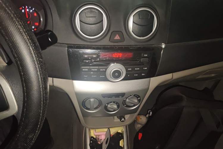 Used CHANGAN Alsvin V3 2012 1.3L Manual Luxury Version China IV Standard Audio And AC Panel