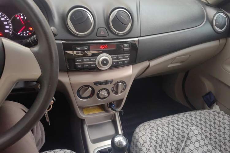 Used CHANGAN Alsvin V3 2012 1.3L Manual Comfort Version China IV Standard Audio And AC Panel